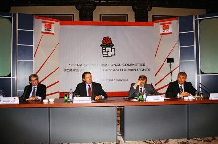 Le Comité de l’IS sur la Paix, la Démocratie et les Droits de la Personne s’est réuni à Istanbul la veille du Sommet de l’OTAN